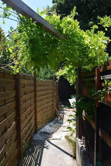 Holiday home Maisonnette En Provence Climatisee, Wifi, Parking Arles